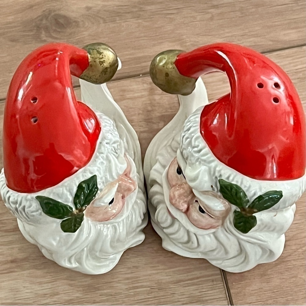 Vintage Fitz And Floyd Omnibus
Santa Claus Ceramic Salt And Pepper Shakers - Picture 4 of 15